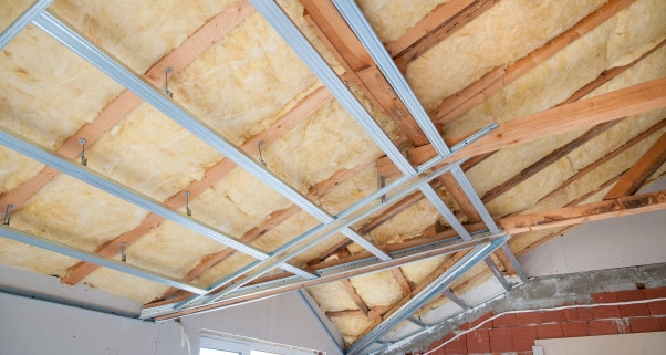 Techniques d'isolation de plafond par l'intérieur