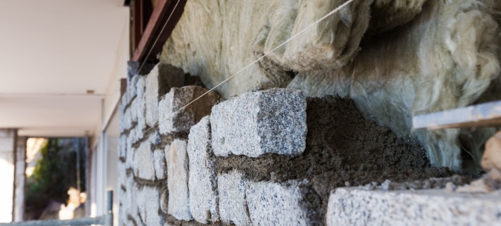 Techniques d'isolation d'un mur en pierre