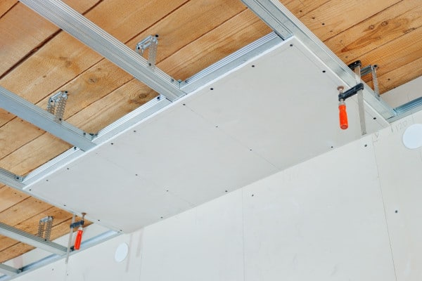 Quelle est l'entraxe suspente plafond placo en placoplâtre ?