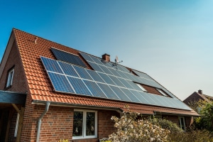 panneaux solaires pour chauffer une maison